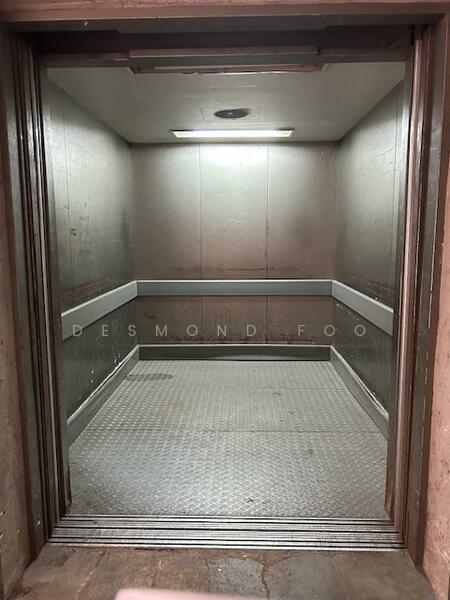 Entire floor 5m high in Macpherson | Attached toilet, , 4,400 sqft, Light Industrial (B1) For Rent, by Desmond Foo, 60100915 - CommercialGuru.com.sg