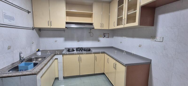 Kitchen / quartz counter
