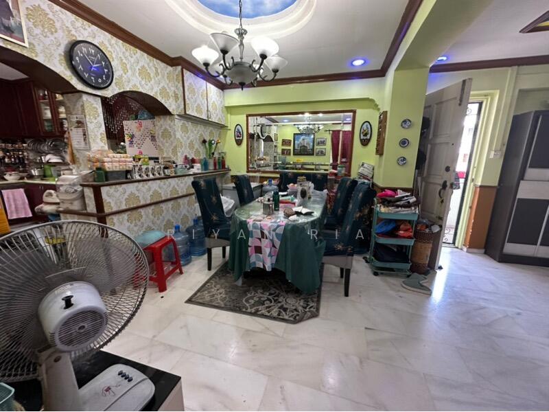 For Sale - 825 Jurong West Street 81