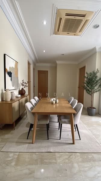 Casa Emerald, 51 Geylang Lorong 32, 3 Bedrooms, 1,119 sqft, Condominium For Sale, by Linndal Koh, 60101362 - Dining Room - PropertyGuru.com.sg
