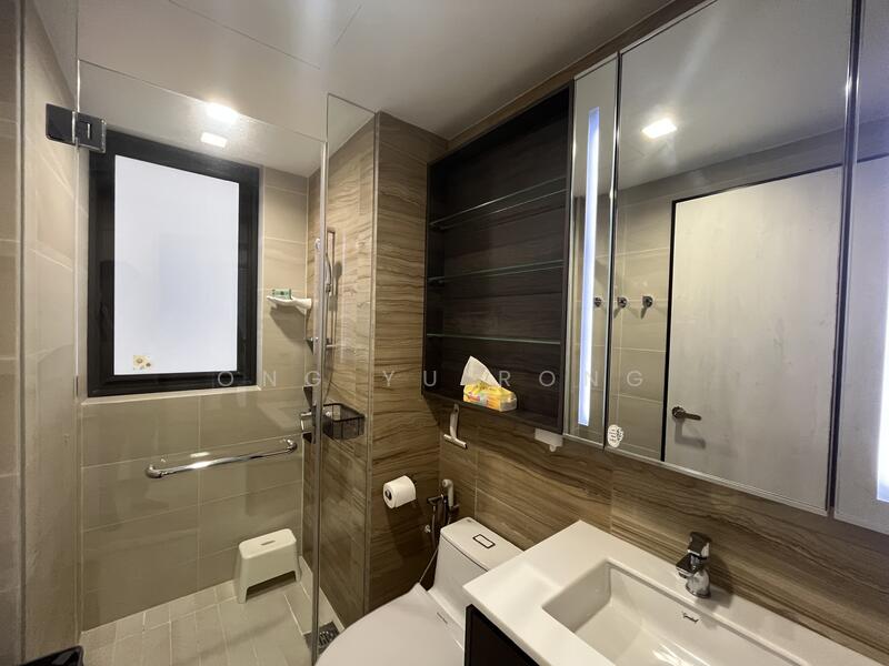 Sims Urban Oasis, 16 Sims Drive, 4 Bedrooms, 1,206 sqft, Condominium For Rent, by Ong Yu Rong, 60101502 - Common Bath - PropertyGuru.com.sg