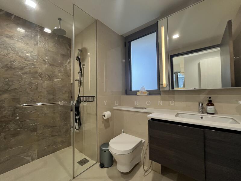 Sims Urban Oasis, 16 Sims Drive, 4 Bedrooms, 1,206 sqft, Condominium For Rent, by Ong Yu Rong, 60101502 - Master Bath - PropertyGuru.com.sg