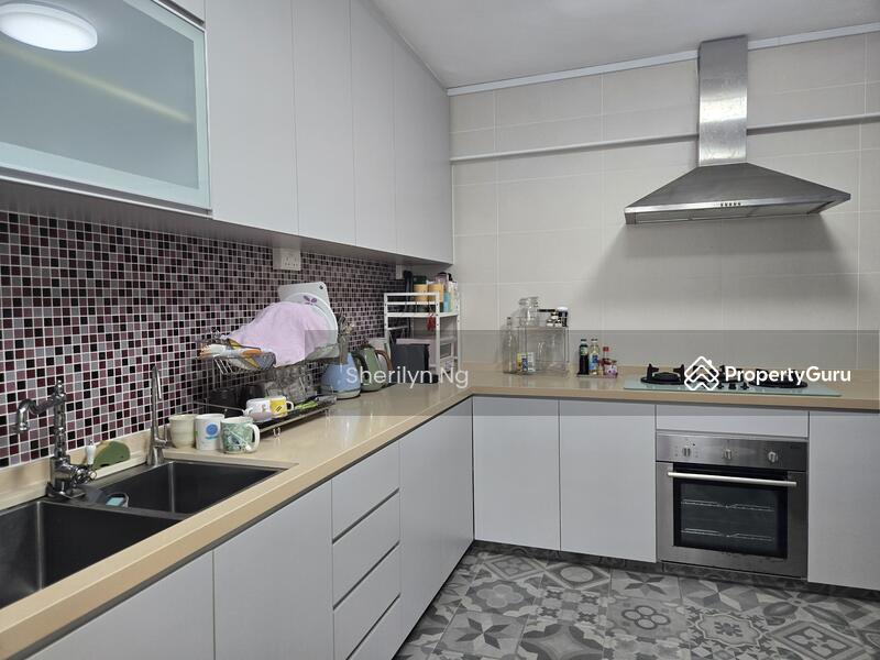 Spacious Enclosed Kitchen