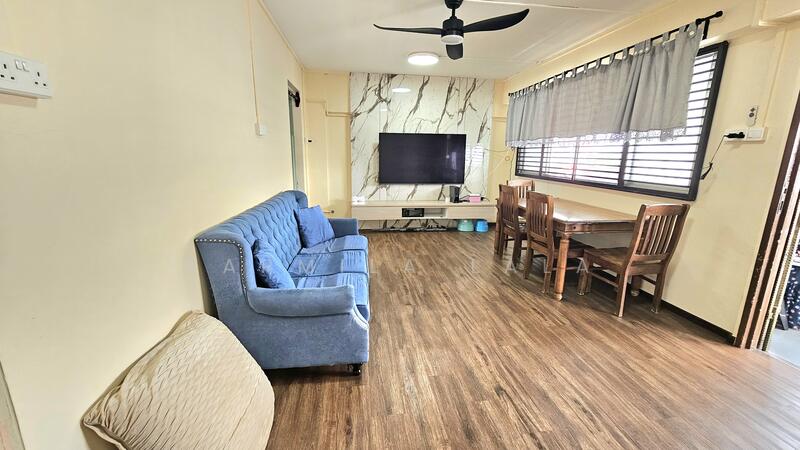 Living Room - easy furniture placing