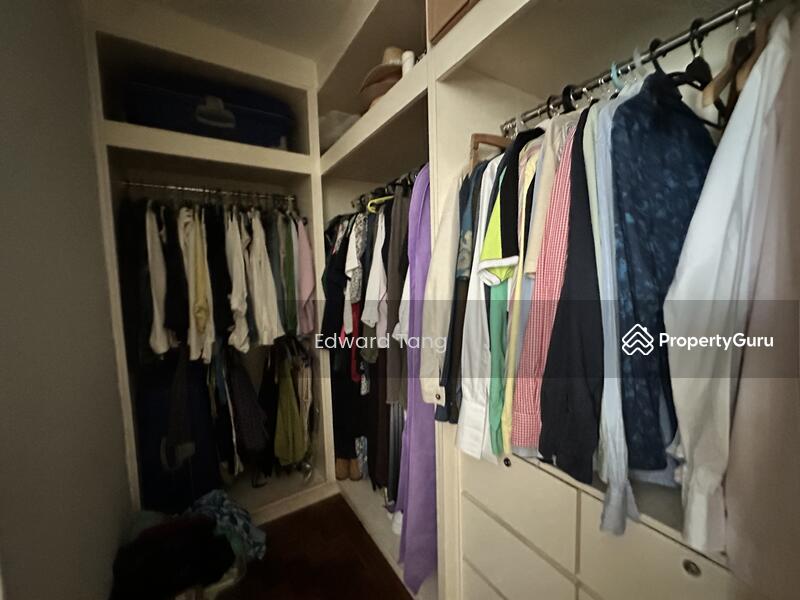 Master Walk-in wardrobe