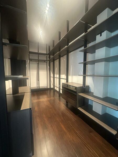 Walk-in Wardrobe