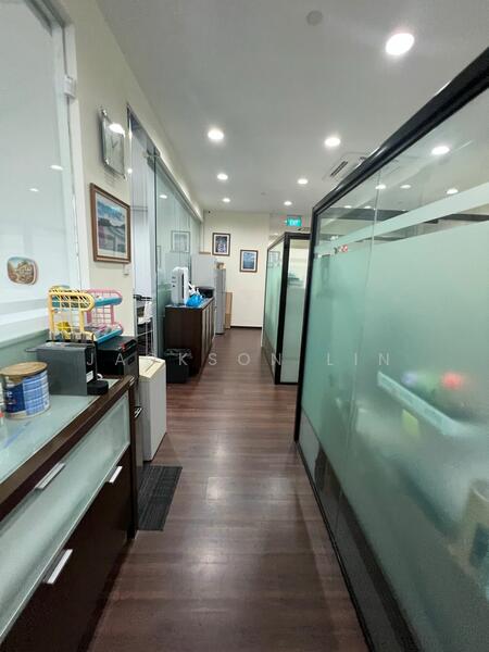 One Commonwealth, 1 Commonwealth Lane, 1,410 sqft, Light Industrial (B1) For Sale, by Jackson Lin, 60102158 - Corridor - CommercialGuru.com.sg