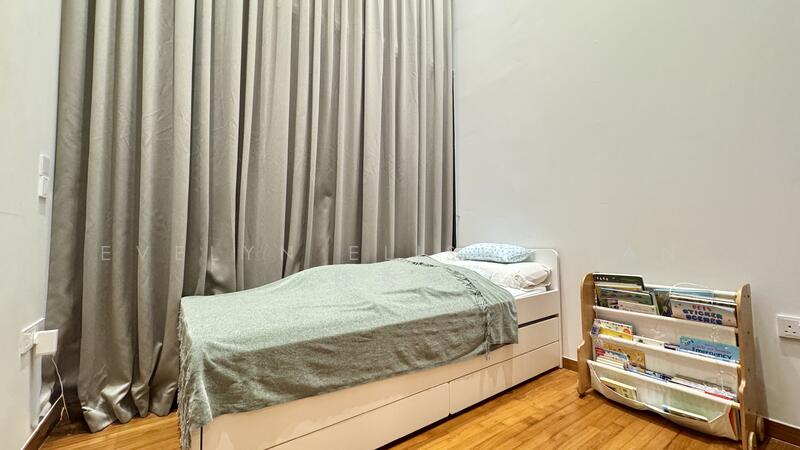 Common Rm w 4.65m CH can fit Double Bed