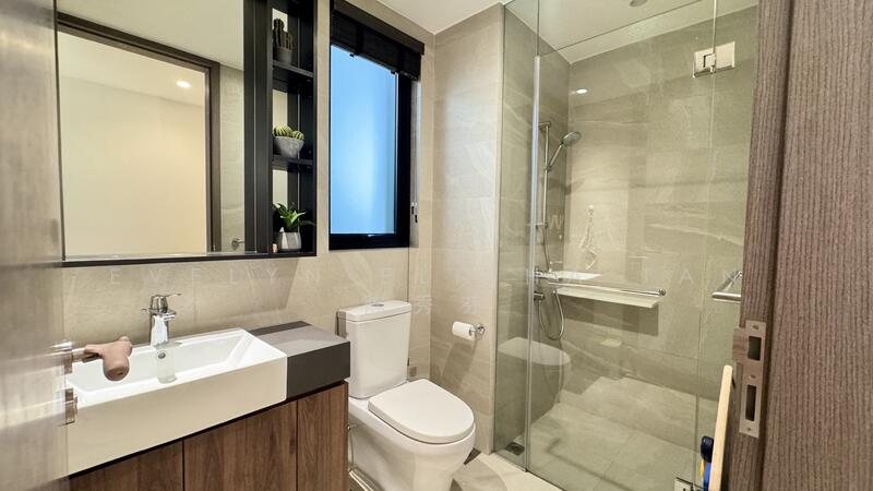 Common Bathroom with Window