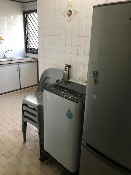 137 Bishan Street 12, 137 Bishan Street 12, 2 Bedrooms, 600 sqft, HDB Flat For Rent, by Danny Yeo, 60102446 - Kitchen - PropertyGuru.com.sg