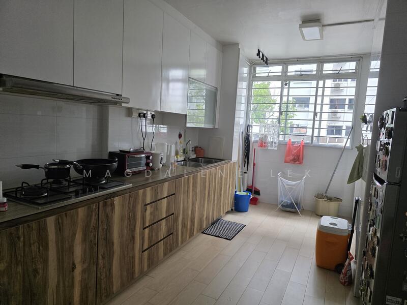 For Sale - 652 Hougang Avenue 8