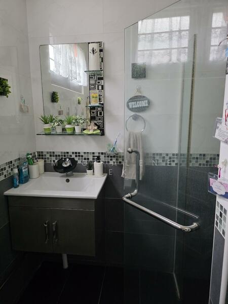 For Sale - 652 Hougang Avenue 8
