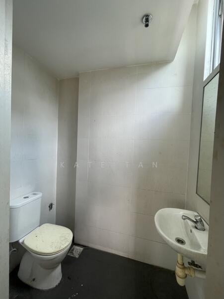 First Centre, 50 Serangoon North Avenue 4, 1,378 sqft, Light Industrial (B1) For Sale, by Kate Tan, 60102628 - Bathroom - CommercialGuru.com.sg