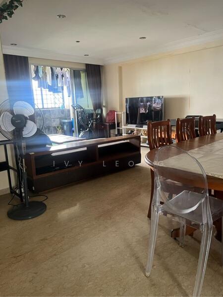 Spacious living/dining area