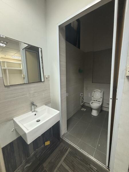 Ang Mo Kio Tech II, 5 Ang Mo Kio Industrial Park, 1,615 sqft, Factory / Workshop (B2) For Rent, by Esther Clx, 60102874 - Bathroom - CommercialGuru.com.sg