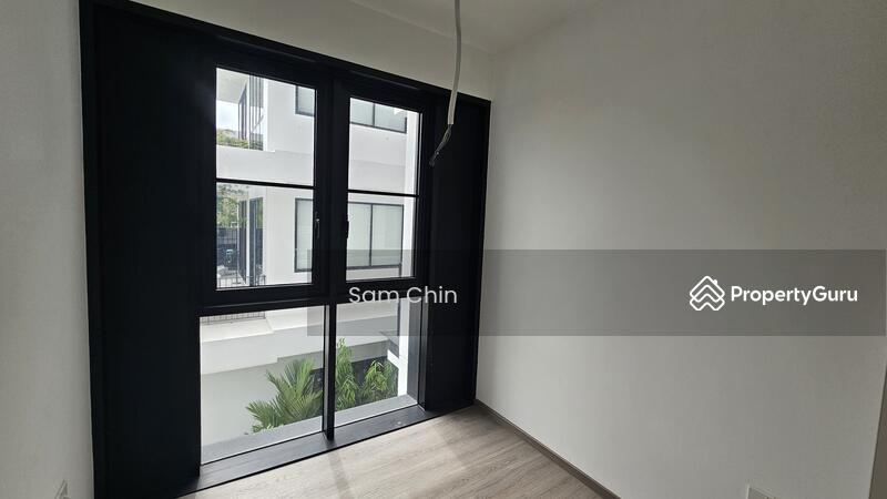 For Rent - Royal Hallmark