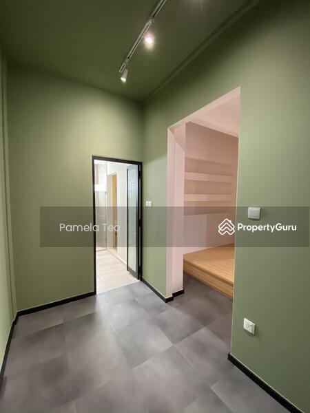 One Bedder Walk-in Wardrobe