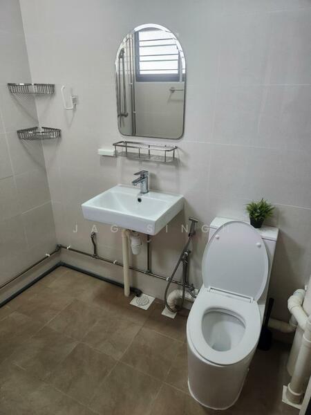 345 Yishun Avenue 11, 345 Yishun Avenue 11, 2 Bedrooms, 797 sqft, HDB Flat For Rent, by Jag Singh, 60103473 - Bathroom - PropertyGuru.com.sg