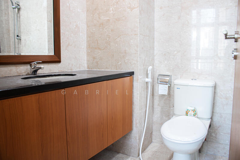 Master Bathroom (Current)