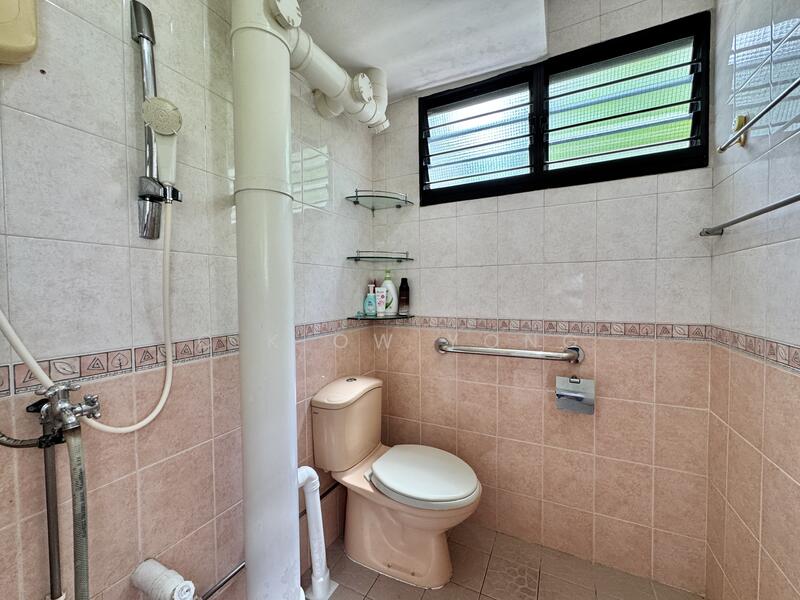 For Sale - 302 Clementi Avenue 4