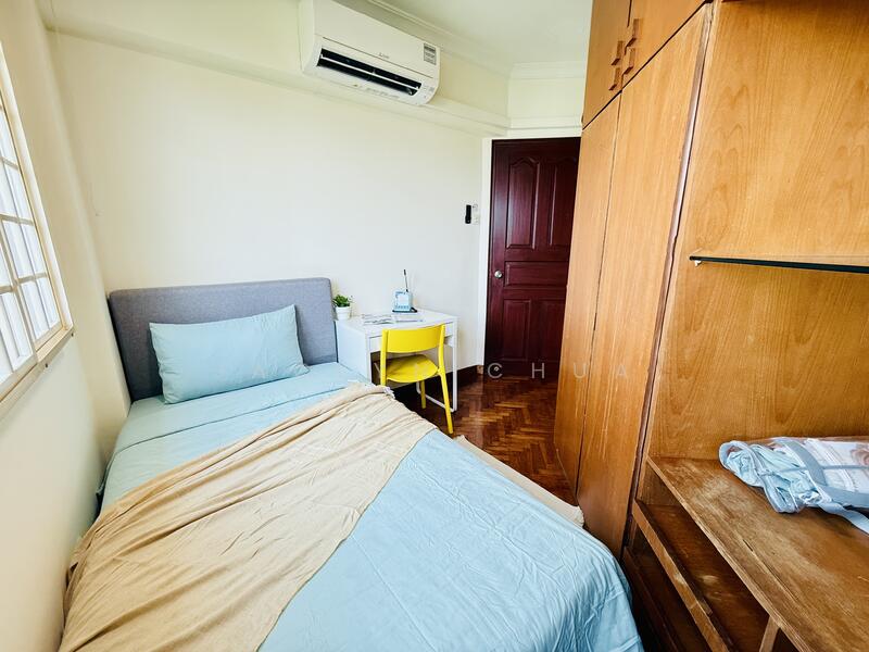 Blk 16 R2) Common Super Single: $1,300/mth (Avail Now) (1)