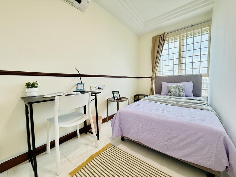 Blk 16 R4) Common Super Single: $1,200/mth (Avail Now) (1)