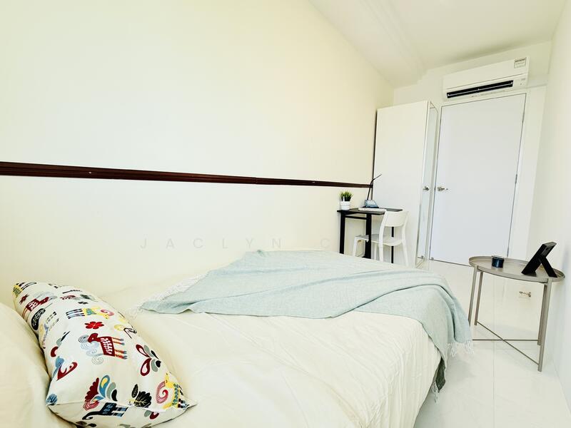 Blk 16 R5) Common Super Single: $1,250/mth (Avail Now) (2)