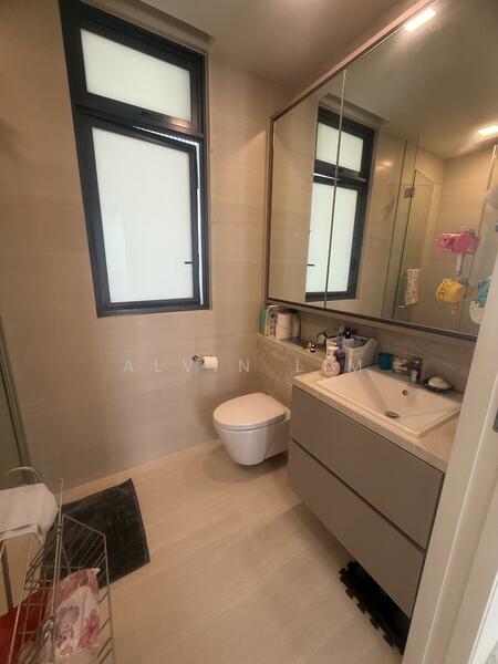 Highline Residences Condominium For Sale at S$ 2,180,000 | PropertyGuru Singapore - Bathroom