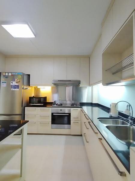 647 Jurong West Street 61, 647 Jurong West Street 61, 4 Bedrooms, 1,302 sqft, HDB Flat For Rent, by Tracy Liu, 60104400 - Kitchen - PropertyGuru.com.sg