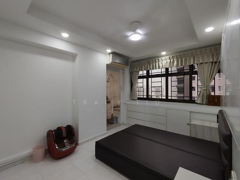 647 Jurong West Street 61, 647 Jurong West Street 61, 4 Bedrooms, 1,302 sqft, HDB Flat For Rent, by Tracy Liu, 60104400 - Master Bedroom - PropertyGuru.com.sg