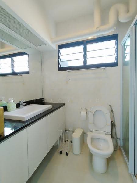647 Jurong West Street 61, 647 Jurong West Street 61, 4 Bedrooms, 1,302 sqft, HDB Flat For Rent, by Tracy Liu, 60104400 - Bathroom - PropertyGuru.com.sg