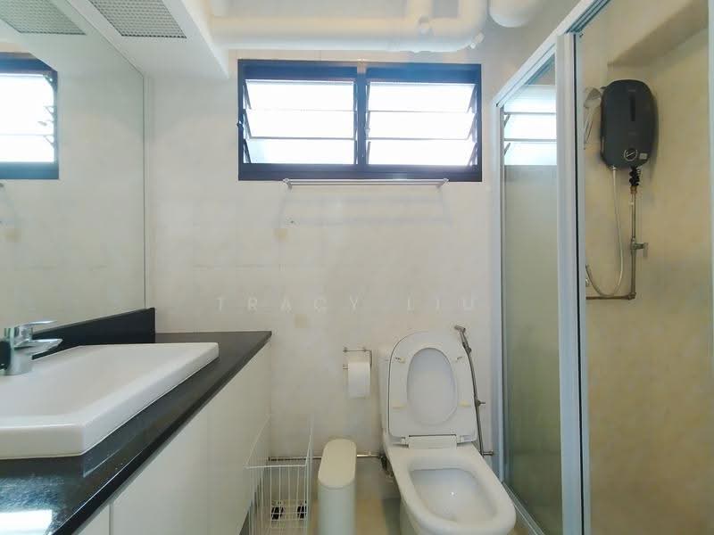 647 Jurong West Street 61, 647 Jurong West Street 61, 4 Bedrooms, 1,302 sqft, HDB Flat For Rent, by Tracy Liu, 60104400 - Bathroom - PropertyGuru.com.sg