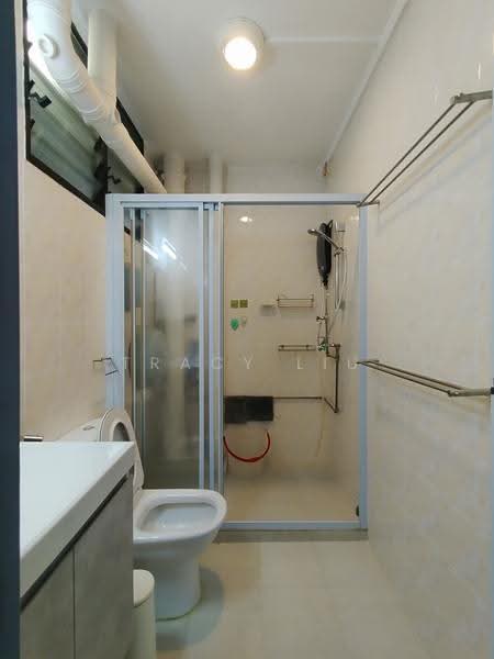 647 Jurong West Street 61, 647 Jurong West Street 61, 4 Bedrooms, 1,302 sqft, HDB Flat For Rent, by Tracy Liu, 60104400 - Bathroom - PropertyGuru.com.sg