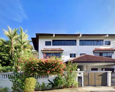 For Sale - Freehold Semi-D with Wide Frontage in Kembangan