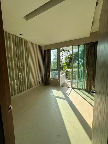 Kovan Melody, 37 Kovan Road, Room Rental, 150 sqft, Condominium For Rent, by Riko Ashley, 60104701 - Balcony - PropertyGuru.com.sg