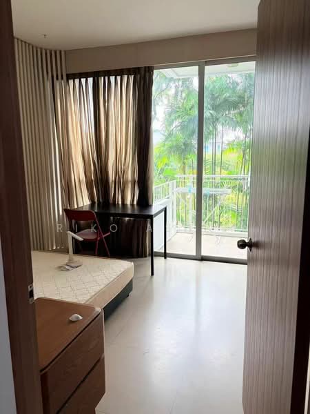 Kovan Melody, 37 Kovan Road, Room Rental, 150 sqft, Condominium For Rent, by Riko Ashley, 60104701 - Balcony - PropertyGuru.com.sg