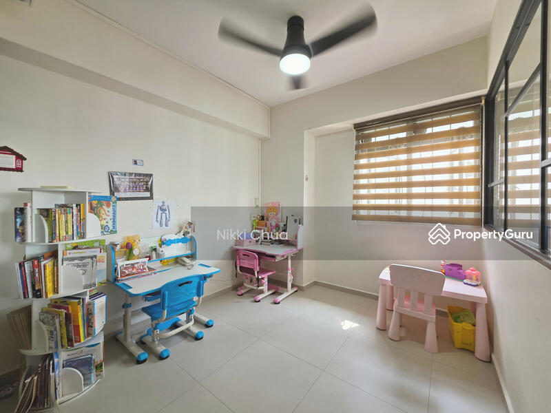 Study (Can convert to a 4th bedroom)