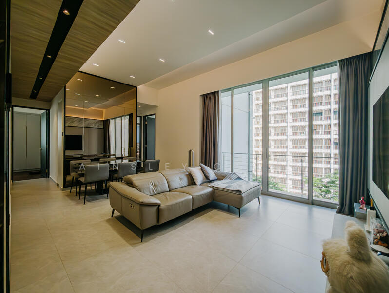 Very Wide Living Dining Area
