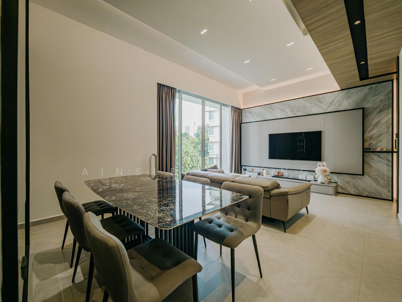 Very Wide Living Dining Area
