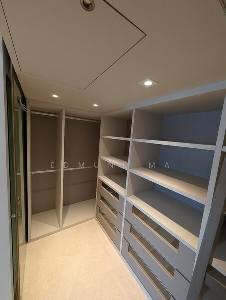 Walk-in wardrobe