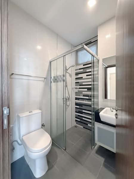 Novena Regency, 275 Thomson Road, 2 Bedrooms, 646 sqft, Apartment For Sale, by Herbert Benard, 60105924 - Bathroom - PropertyGuru.com.sg