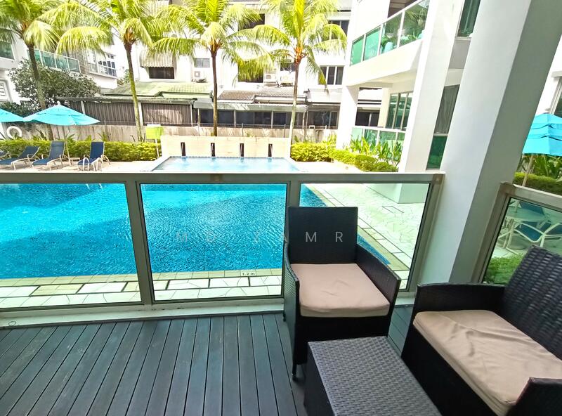Huge Balcony that can fit a dining table