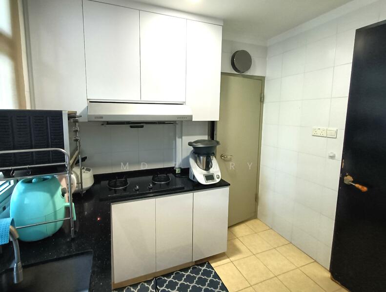 kitchen comes with bomb shelter 