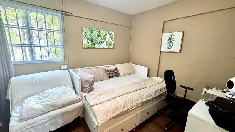 222 Serangoon Avenue 4, 222 Serangoon Avenue 4, Hougang / Punggol / Sengkang, 3 Bedrooms, 1,065 sqft, HDB Flat For Sale, by Matthew Chan, 60106090 - Huge common room fit Queen Bed - PropertyGuru.com.sg