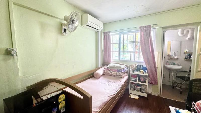 222 Serangoon Avenue 4, 222 Serangoon Avenue 4, Hougang / Punggol / Sengkang, 3 Bedrooms, 1,065 sqft, HDB Flat For Sale, by Matthew Chan, 60106090 - Master Bedroom - PropertyGuru.com.sg