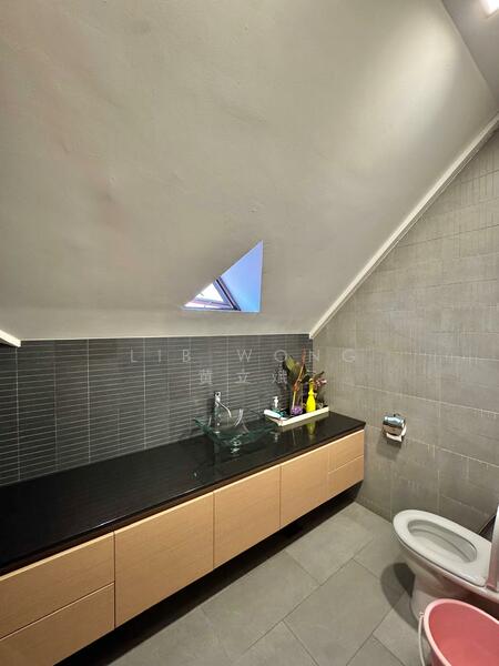 🌟 Priced to sell 🏡 D15 Goodman road precinct, Branksome Road, 6 Bedrooms, 5,300 sqft, Detached House For Sale, by Lib Wong 黄立斌, 60106329 - Bathroom - PropertyGuru.com.sg