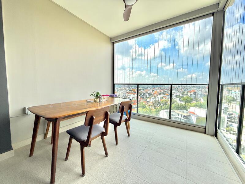 dining/balcony