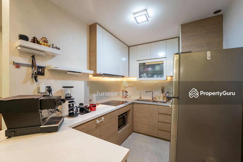 For Sale - CHEAP 1000SQFT Freehold Renovated 2 Bedder