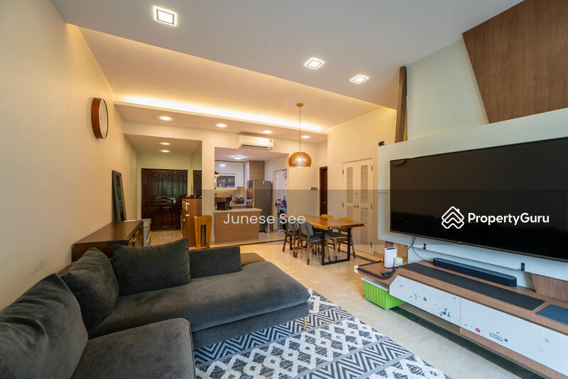 For Sale - CHEAP 1000SQFT Freehold Renovated 2 Bedder