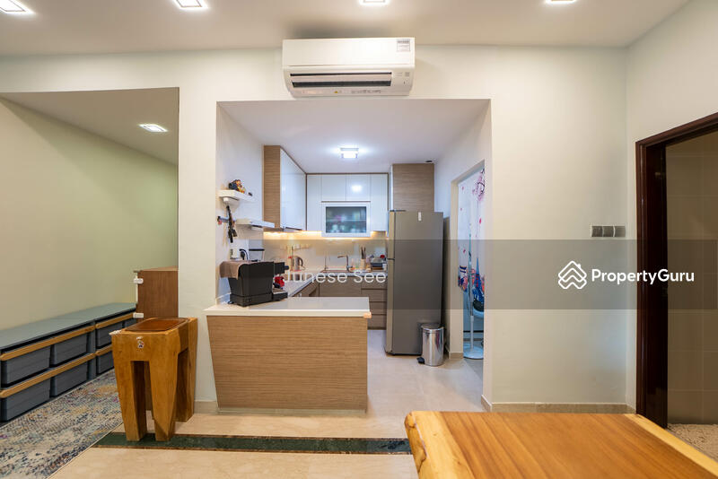 For Sale - CHEAP 1000SQFT Freehold Renovated 2 Bedder